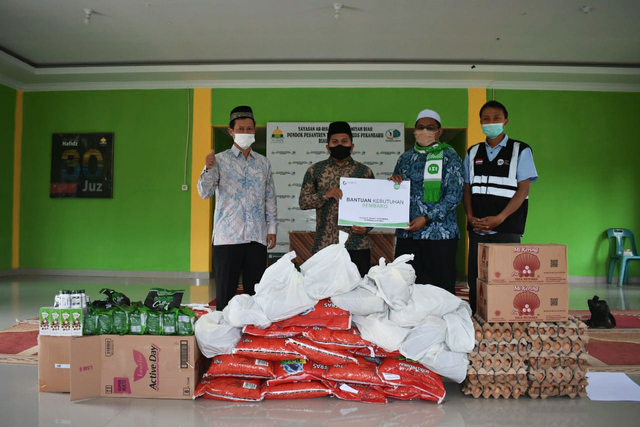 IZI Riau Bantu Kebutuhan “NUTRIZI” untuk Santri Penghafal Qur’an