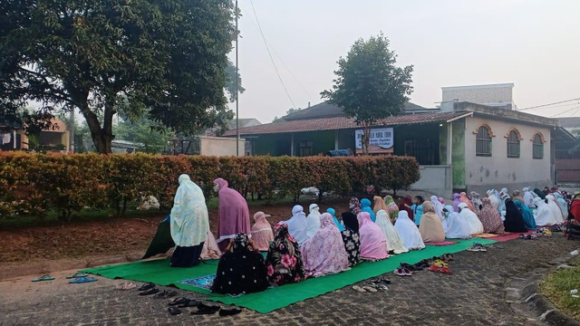 Suasana salat Idul Adha di Tigaraksa, Kabupaten Tangerang, Selasa (20/7). Foto: kumparan