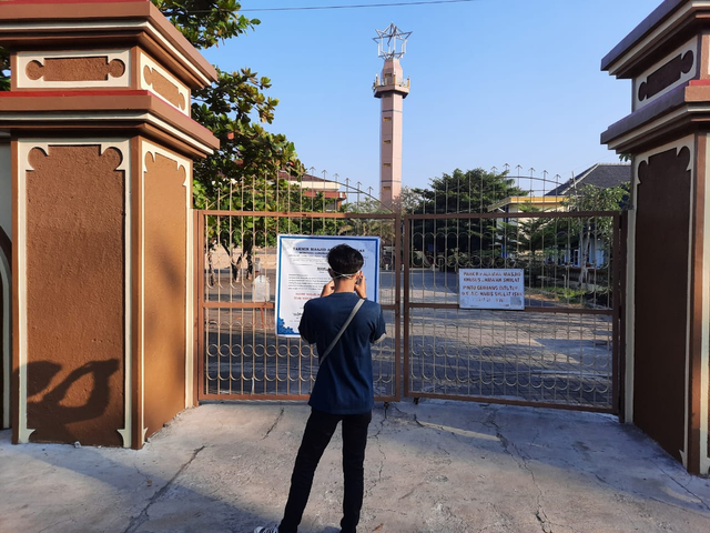 Suasana Masjid Agung Al-Ikhlas Wonosari, Gunungkidul, yang ditutup. Foto: Erfanto/Tugu Jogja