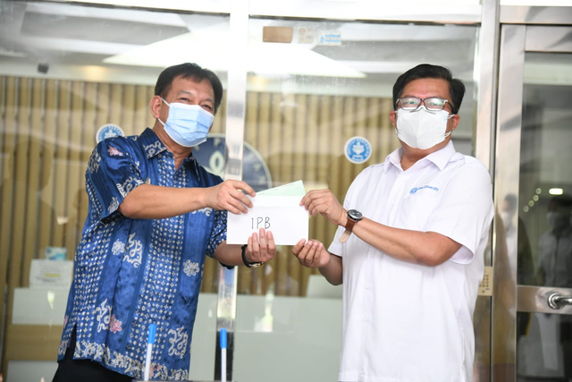 Persatuan Golf Alumni IPB University Serahkan Donasi Senilai 805 Juta Rupiah untuk Mahasiswa Terdampak Pandemi
