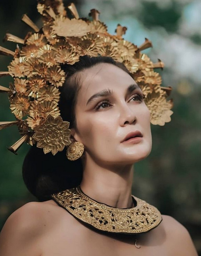 Potret Luna Maya Mengenakan Pakaian Adat Bali, Banjir Pujian dari Netizen (23944)