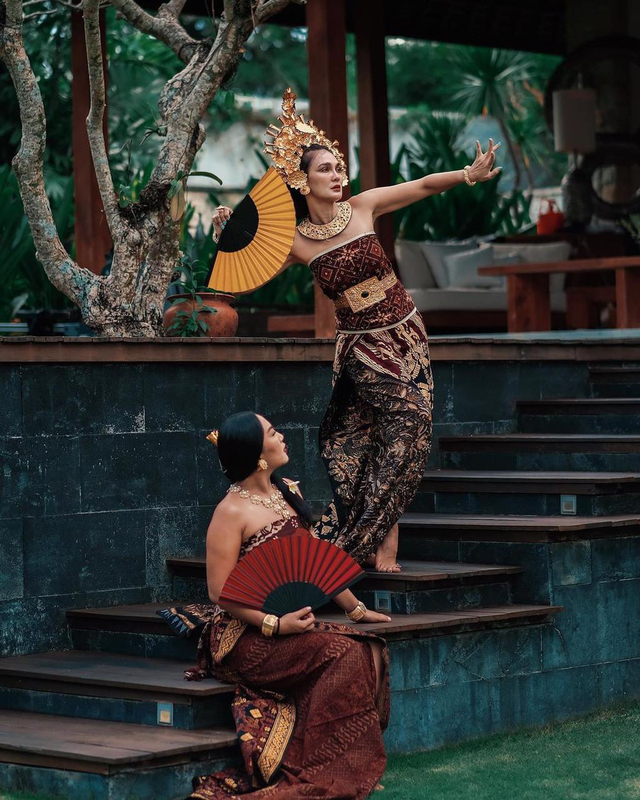 Potret Luna Maya Mengenakan Pakaian Adat Bali, Banjir Pujian dari Netizen (23945)