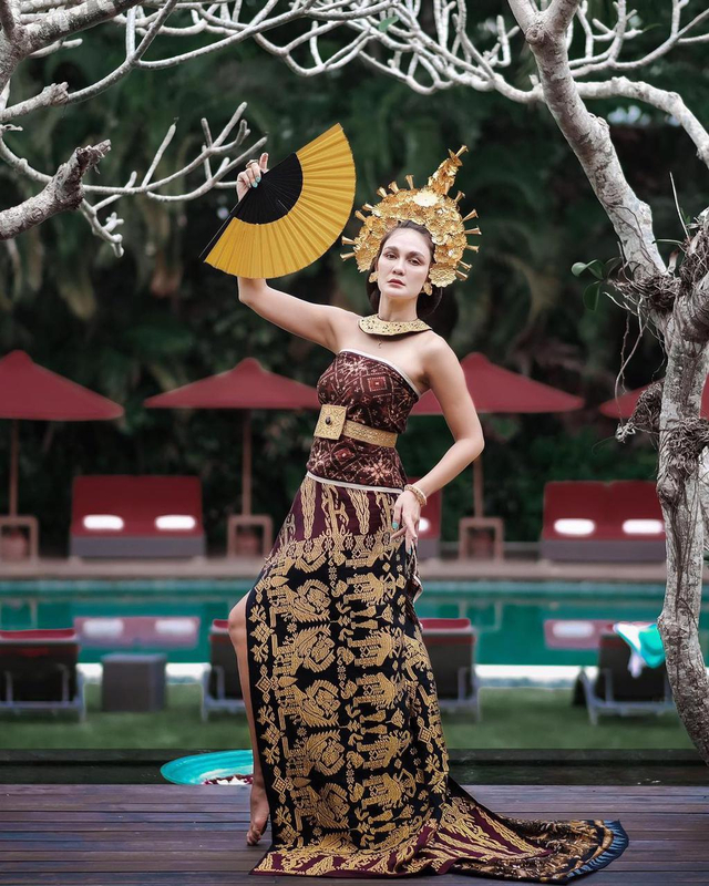 Potret Luna Maya Mengenakan Pakaian Adat Bali, Banjir Pujian dari Netizen (23946)
