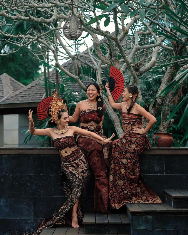 Potret Luna Maya Mengenakan Pakaian Adat Bali, Banjir Pujian dari Netizen (23947)