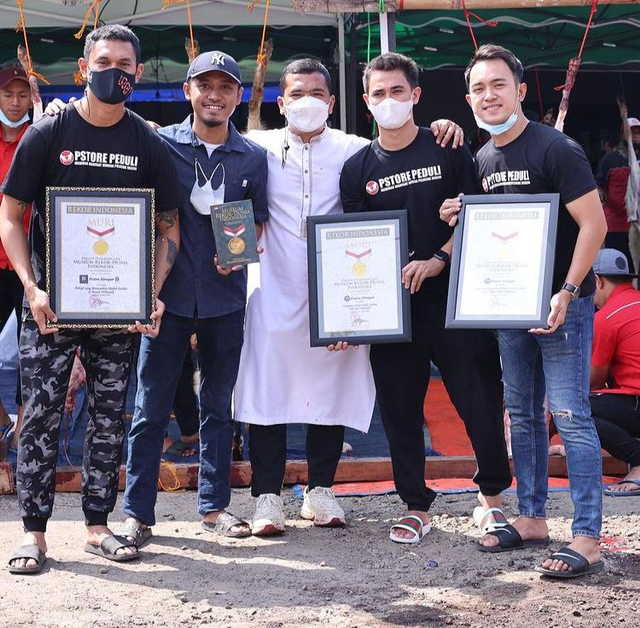 Sembelih 1.100 Hewan Kurban, Putra Siregar Pecahkan Rekor MURI (38165)