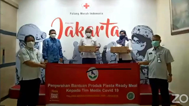 Penyerahan bantuan produk Fiesta Ready Meal oleh Charoen Pokphand Indonesia. Foto: Youtube/CPI
