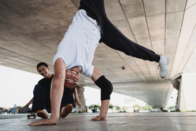 Cara Melakukan Gerakan Handstand untuk Pemula (34306)
