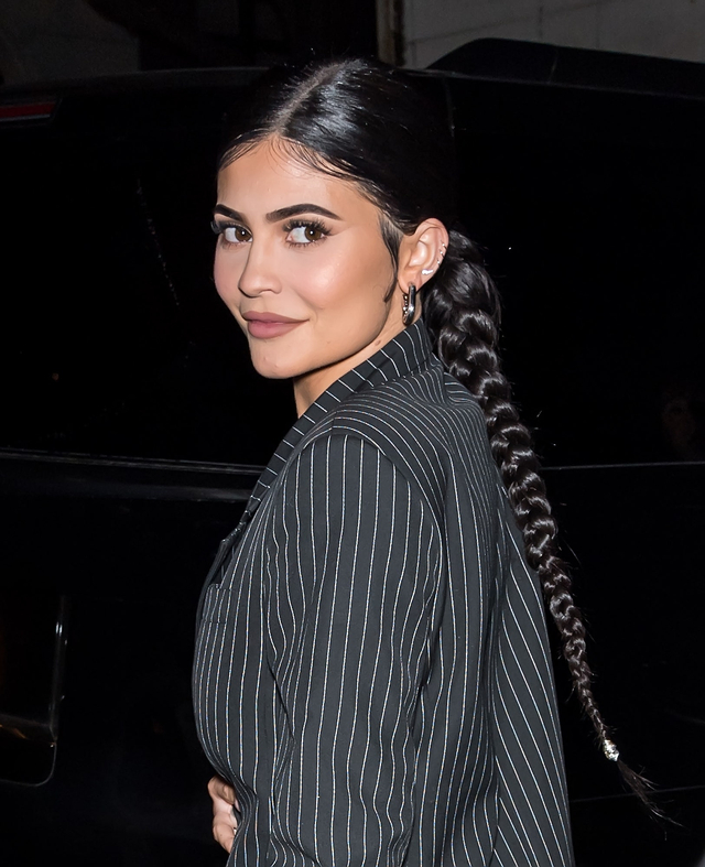 Intip Koleksi Mobil Mewah Kylie Jenner, Totalnya Mencapai Rp 72 Miliar! (924655)