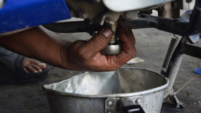 Oli Motor Matic, Ini 7 Rekomendasi Merek Terbaik (88556)