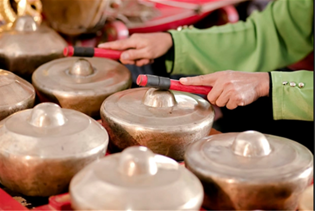 Ilustrasi gamelan mengiringi tembang macapat. https://www.freepik.com/