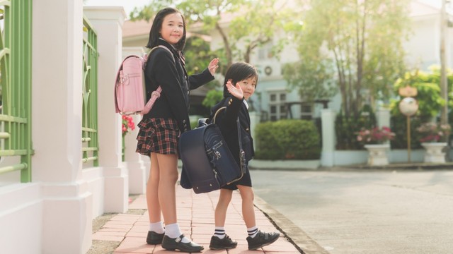Ilustrasi anak berangkat sekolah. Foto: Shutter Stock