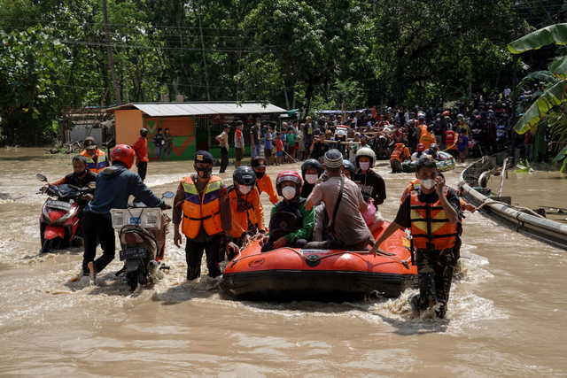 Ilustrasi banjir di Cilaap Foto: Idhad Zakaria/Antara Foto