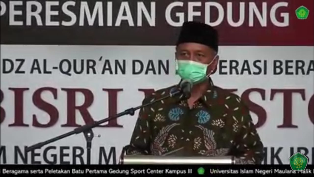 Rektor UIN Maliki Malang Prof. Dr. H. Abdul Haris, M. Ag saat meresmikan Bait Tahfidz Al-Quran dan Moderasi Beragama.