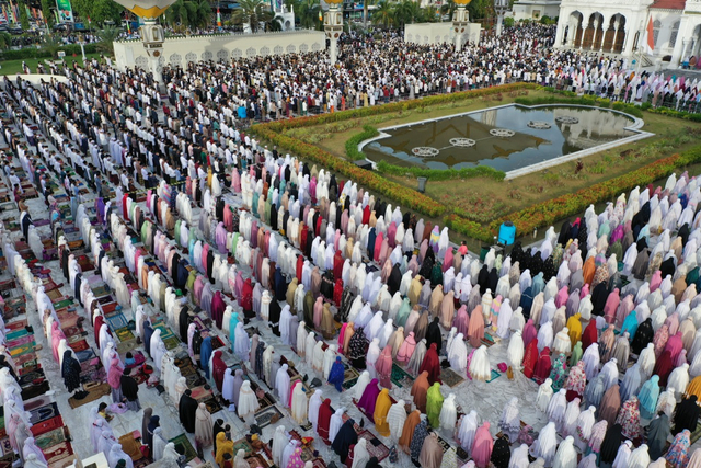 Suasana Salat Idul Adha 1442 H di Masjid Raya Baiturrahman, pusat Kota Banda Aceh. Foto: Abdul Hadi/acehkini