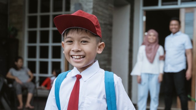 Ilustrasi anak berangkat sekolah. Foto: Shutter Stock