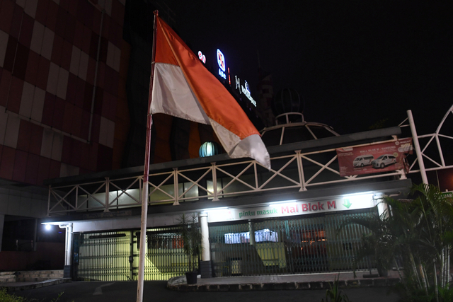 Foto: Sepinya Kawasan Pertokoan dan Restoran di Blok M Saat PPKM Level 4 (43453)
