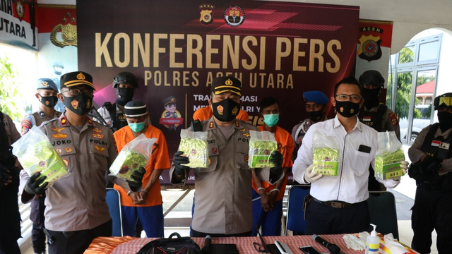 Polres Aceh Utara dalam konferensi pers pengungkapan 7 kg sabu. Foto: Dok. Polres Aceh Utara