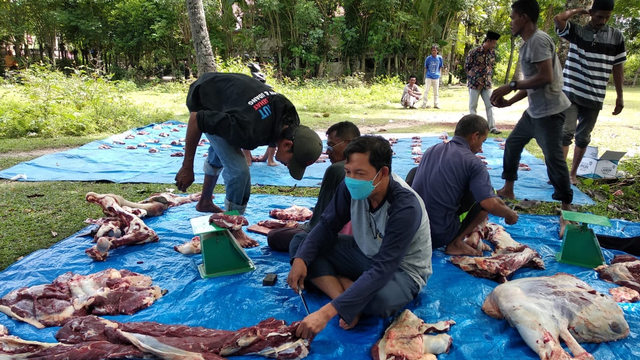 Alumni IPB Aceh Sembelih Hewan Kurban untuk Warga Desa Tertinggal di Aceh Besar (228999)