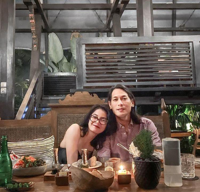 Biasa Sangar, Intip 7 Potret Mesra Chef Juna Bareng Pacar yang Jarang Tersorot (28798)