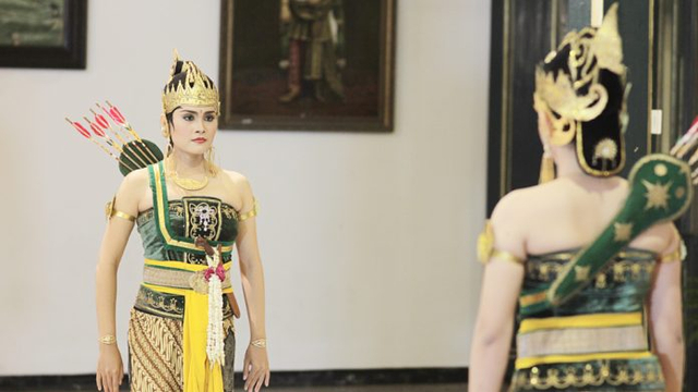 Gerakan Tari Serimpi, Seni Klasik Keraton Yogyakarta (38373)
