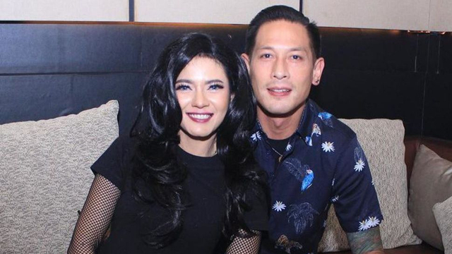 Biasa Sangar, Intip 7 Potret Mesra Chef Juna Bareng Pacar yang Jarang Tersorot (28793)
