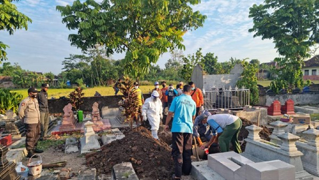 Kuburan warga di Klaten dibongkar akibat tali pocong belum dilepas. Foto: Dok. Istimewa