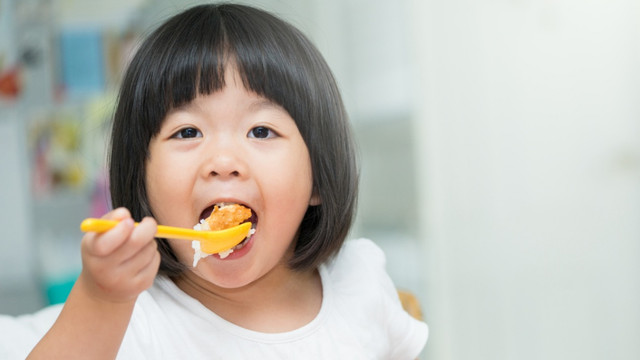 Ilustrasi anak makan. Foto: Shutter Stock