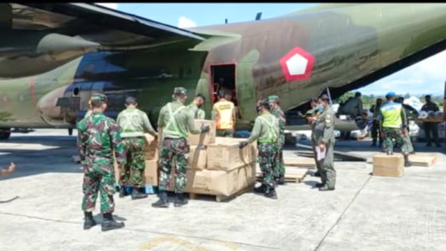 Oksigen hingga Ribuan APD dari Panglima TNI Tiba di Jayapura (189021)