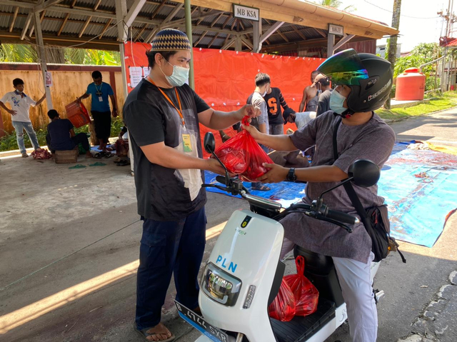 PLN Singkawang Gunakan Motor Listrik saat Layani Pelanggan (94603)