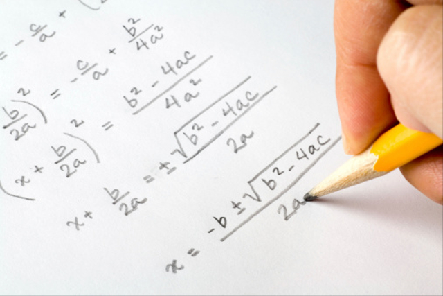 Ilustrasi Al Khawarizmi sebagai penemu aljabar dalam matematika. Sumber: Unsplash