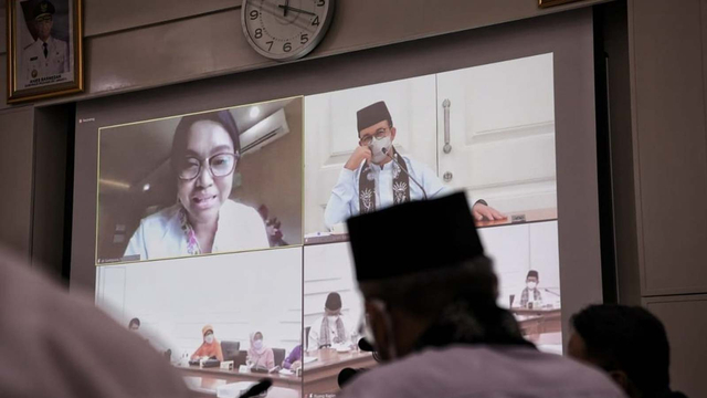 Gubernur DKI Jakarta Anies Baswedan menggelar pertemuan virtual dengan seluruh kepala puskesmas di DKI Jakarta.  Foto: Instagram.com/aniesbaswedan