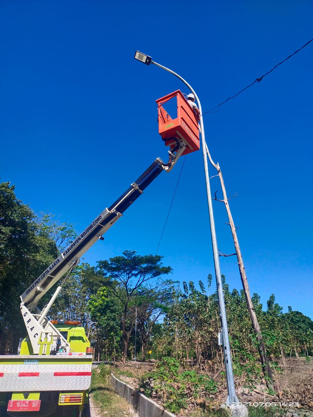 Pemkab Bojonegoro Genjot Pemasangan Lampu PJU di Jalan Poros Kecamatan (256527)