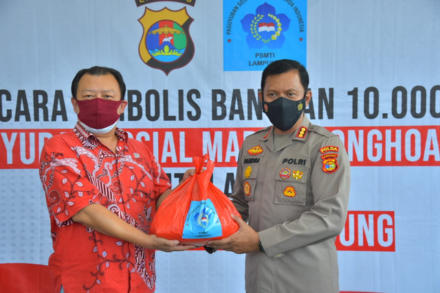 Polda Lampung Terima Paket Sembako untuk Masyarakat yang Terdampak PPKM Level 4 (39159)