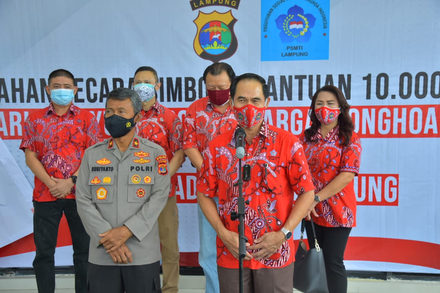 Polda Lampung Terima Paket Sembako untuk Masyarakat yang Terdampak PPKM Level 4 (39160)