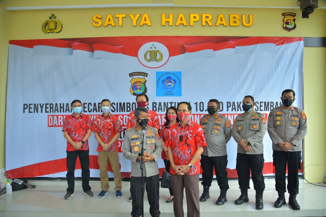 Polda Lampung Terima Paket Sembako untuk Masyarakat yang Terdampak PPKM Level 4 (39162)