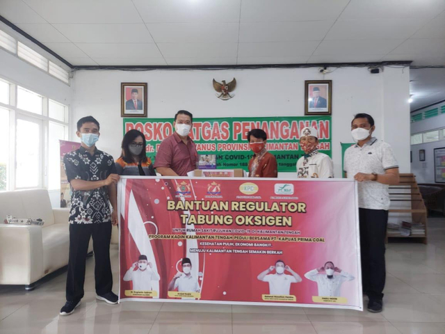 Kadin Kalteng Bantu Regulator Oksigen untuk RSDS Palangka Raya (27769)