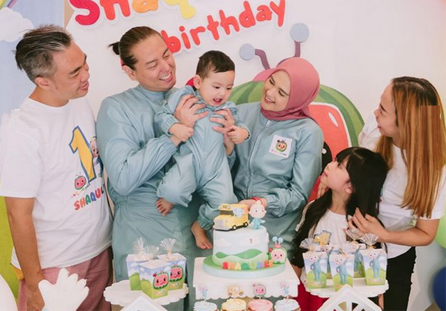 7 Potret Ulang Tahun Shaquille, Putra Pasangan Roger Danuarta dan Cut Meyriska (100108)