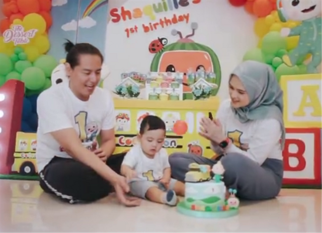 7 Potret Ulang Tahun Shaquille, Putra Pasangan Roger Danuarta dan Cut Meyriska (100111)