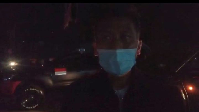 Manokwari Memanas, Warga Bakar Ban di Tengah Jalan (42345)