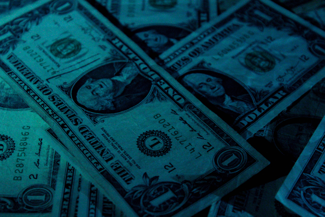 Ilustrasi Dollar. Foto: Unsplash.com/Aidan Bartos