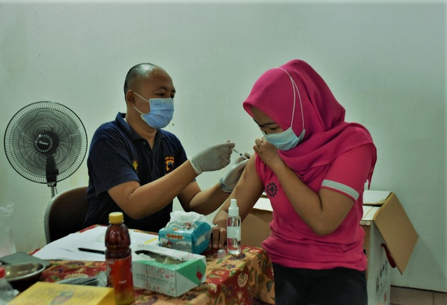 Vaksinasi di Kabupaten Tegal. (Foto: Dok. Pemkab Tegal)