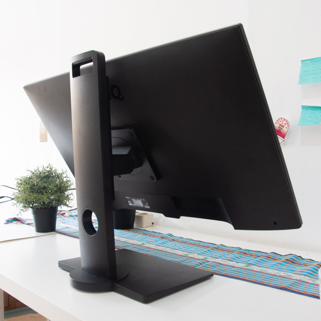 Ilustrasi ruang kerja di rumah dengan Monitor BenQ GW2780T. Foto: Kevin S. Kurnianto/kumparan