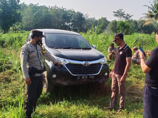 Diduga Mobil Curian, Warga di Lamtim Temukan Avanza di Dekat Kebun Singkong (403382)