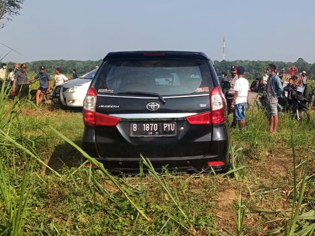 Diduga Mobil Curian, Warga di Lamtim Temukan Avanza di Dekat Kebun Singkong (403383)