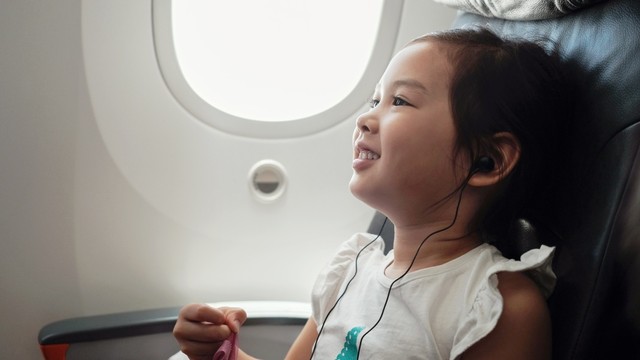 Ilustrasi anak di pesawat. Foto: Shutterstock