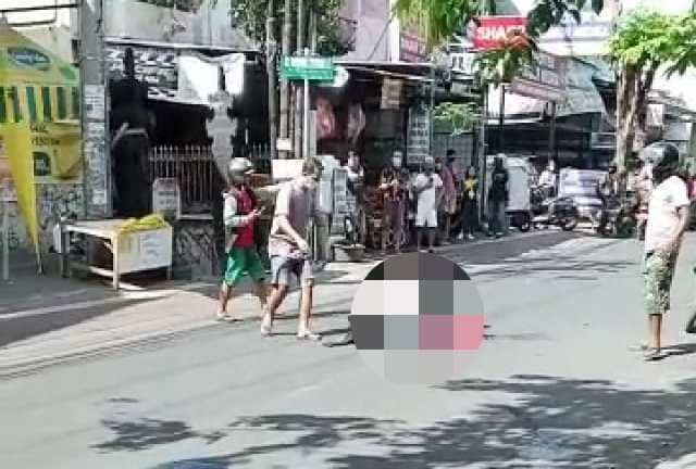 Peristiwa perkelahian mengejutkan warga yang berada di lokasi di Denpasar, Bali - IST