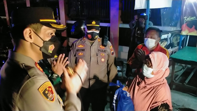 Girangnya Penjual Bakso Keliling di Brebes, Dagangannya Ludes Diborong Polisi (10209)