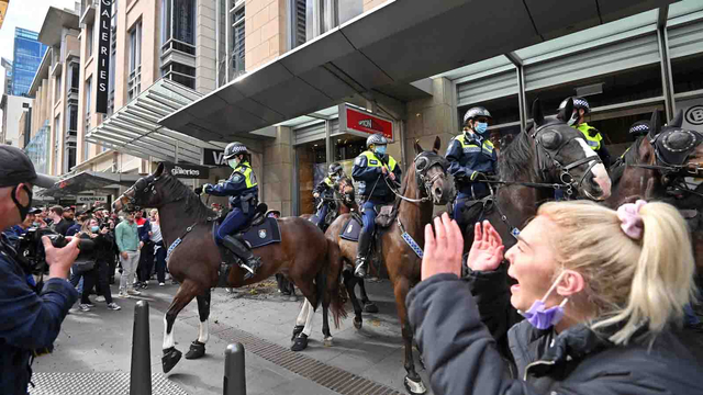 Tolak Lockdown, Massa di Australia Bentrok dengan Polisi (123052)