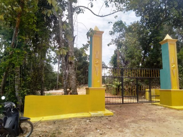 Gerbang masuk pemakaman khusus jenazah Covid-19 di Sei Temiang, Batam.