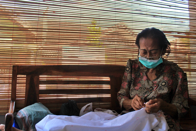 Proses Pembuatan Kain Batik Jumputan, di Kampung Wisata Tahunan, Yogyakarta,  Jumat (18/06/2021). Foto : Laila Ridha Kirana